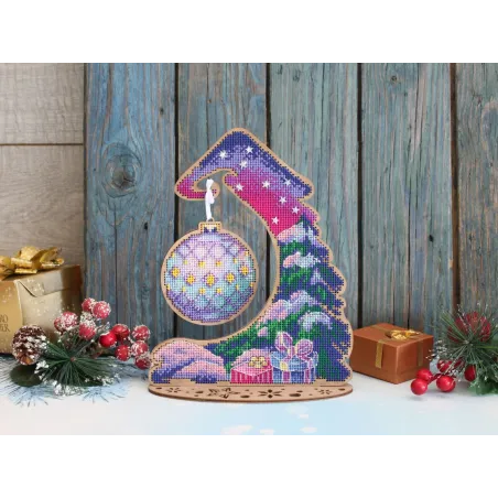 Beauté hivernale. Support avec boule de Noël SO-059