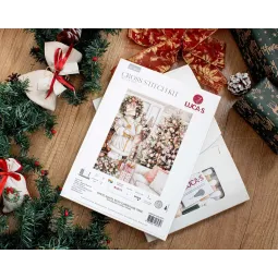 Kryželiu siuvinėjimo rinkinys Baltas Kalėdų Senelis su Kalėdų eglute 25x32cm SBU5019