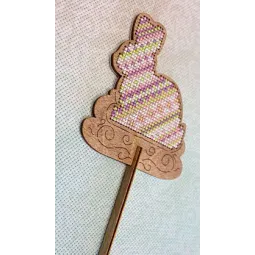 Point de croix sur base en bois "Pâques colorées" SO-078