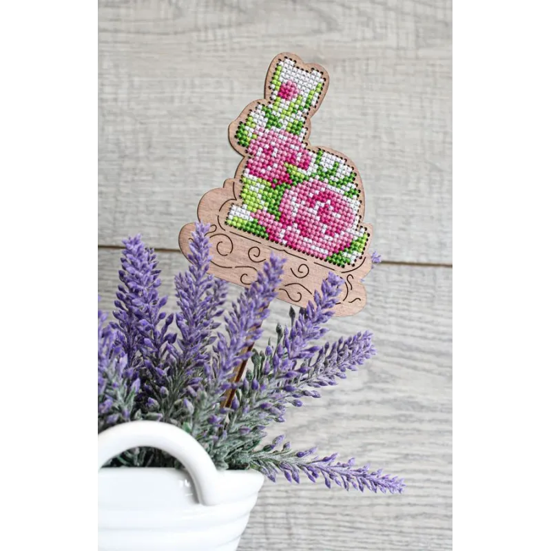 Point de croix sur base en bois "Floral Easter" SO-081