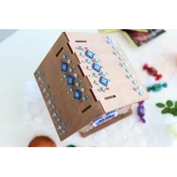 Broderie de perles sur socle en bois "Maison de thé №1" SO-061