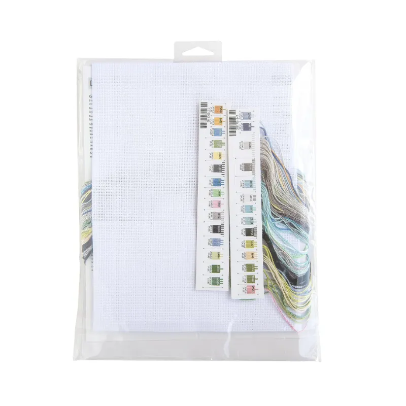 Набор для вышивания крестиком "Кошка в цветочном венке" D70-35433