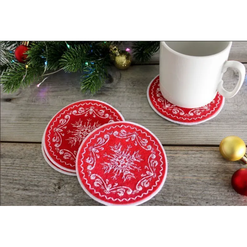 Kit de point de croix sur feutre «Motifs hivernaux. Ensemble pour verres à servir. 4 pièces» ST-1013