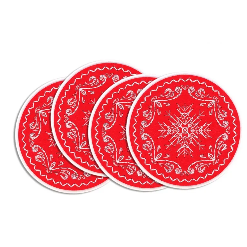 Kit de point de croix sur feutrine "Motifs d'hiver. Set pour verres de service. 4 pièces" ST-1013