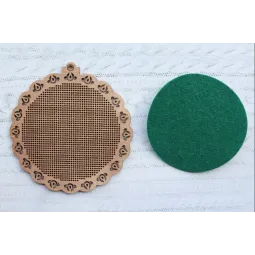 Perlenstickerei auf Holzsockel "Pfau-Anhänger" SO-087