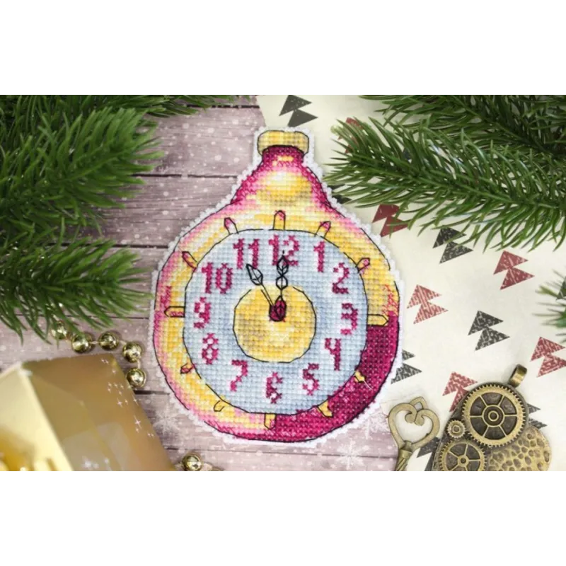 Christmas tree decoration. Clock SR-907