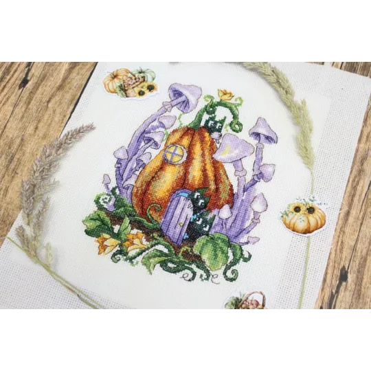 Cross stitch kit "Pumpkin House" 19x14 cm SM-752