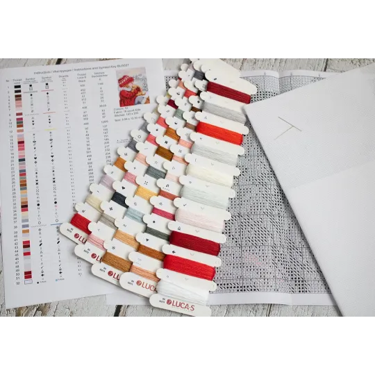 (D) Набор для вышивки крестом "Девочка целует щенка" 23x32см SBU5027