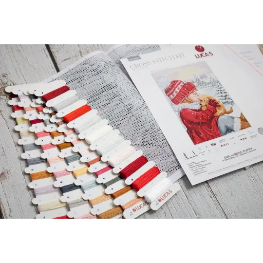 (D) Набор для вышивки крестом "Девочка целует щенка" 23x32см SBU5027