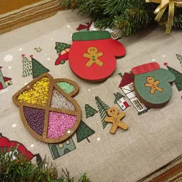 Деревянный игольница "Рождественская варежка" KF056/83