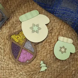 Butelinių karoliukų dėklas "Geltona pirštinė" KF027/82