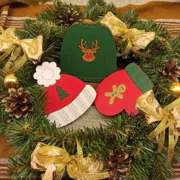 Laikiklis karoliukams "Kalėdų kepurė" KF027/85