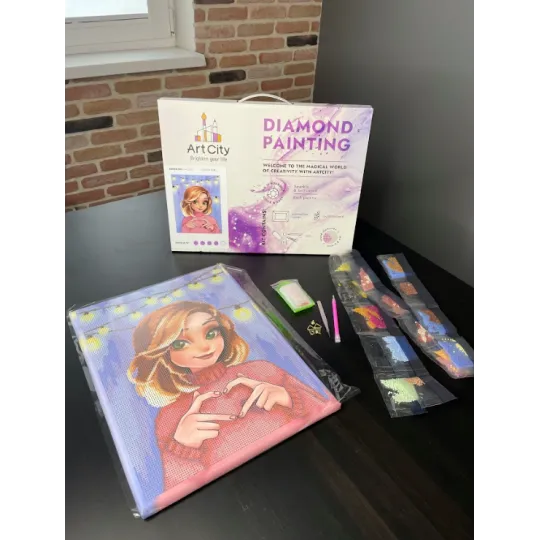 (Снято с производства) Алмазная живопись с подрамником "Милая девушка" 30x40 см VAC003